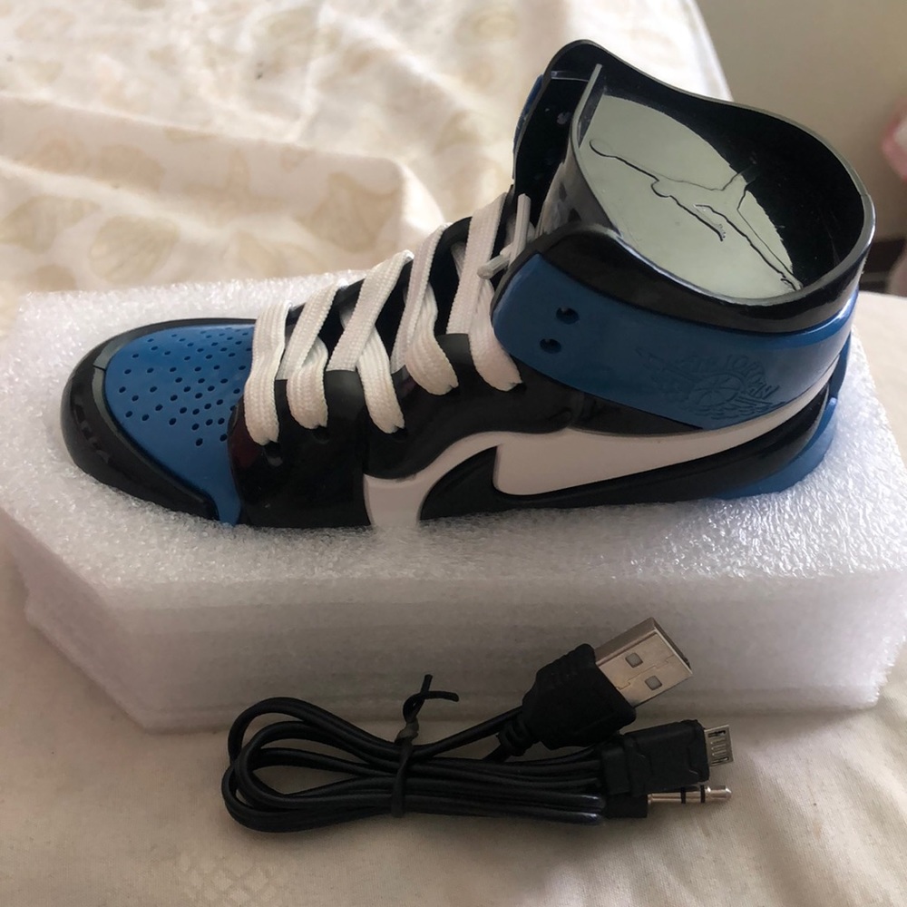 SNEAKER BLUETOOTH SPEAKER